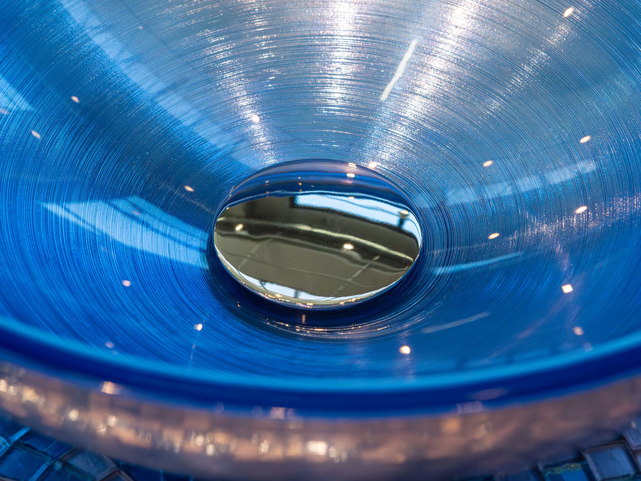 Round premium glass basin in Blue. With a fluted interior finish crafted by Italian hands at Sicis, available in the Tiamont online boutique for refined bathroom furniture.