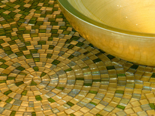 Round Doh glass basin in Gold with matching glass mosaics from the Colibrí collection by Sicis