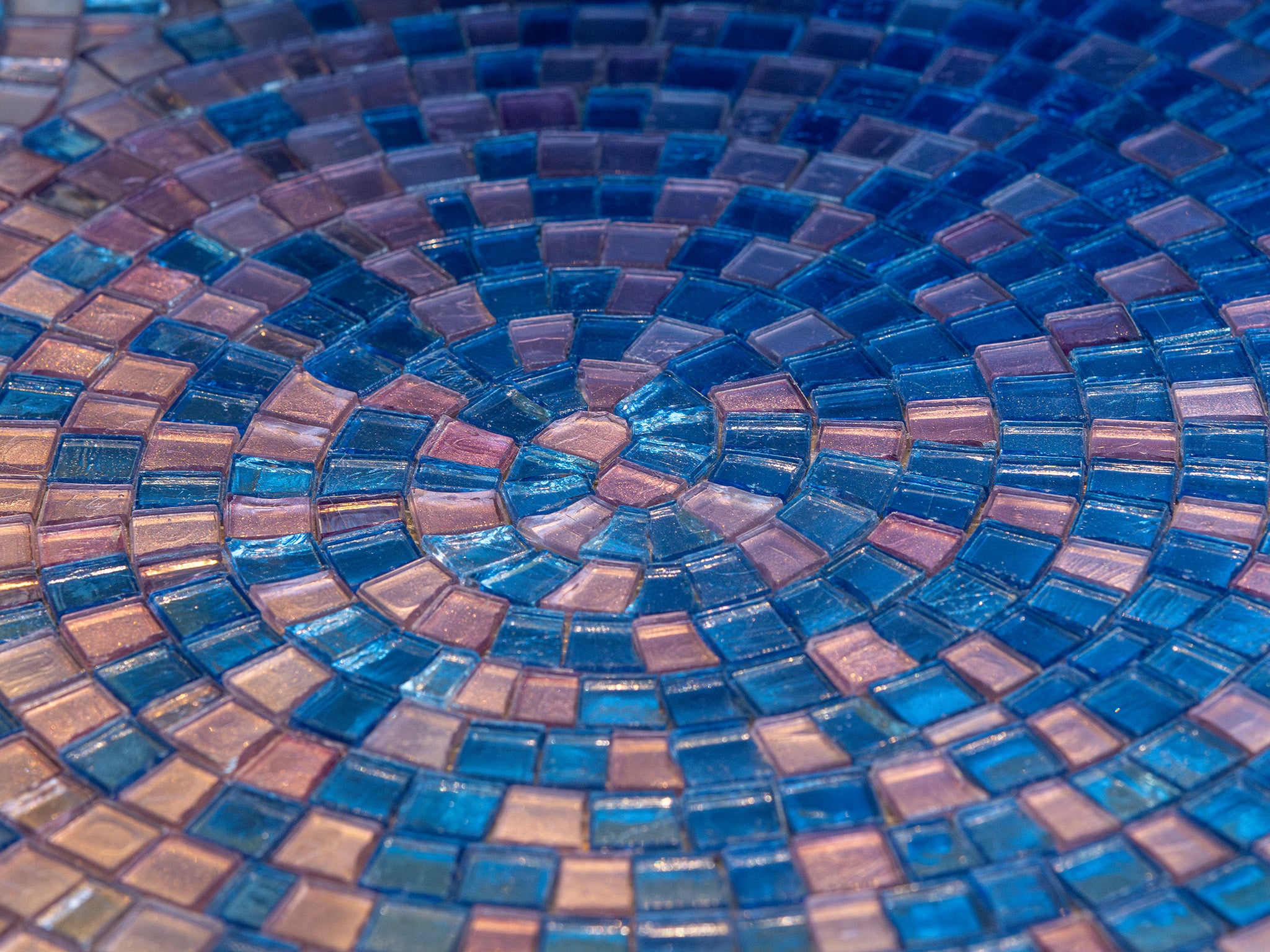Artistic mosaics form the basis for your unique vanity top. Combined with the "Doh" countertop basin in glass, round and in Blue. A perfect coloured designer basin with a fine fluted texture. Italian craftsmanship gives rise to this sparkling ensemble. Now in the Tiamont shop. 