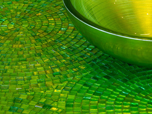 Round Doh glass basin in Green with matching glass mosaics from the Colibrí collection