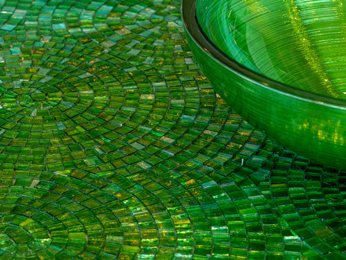 Round Doh glass basin in Emerald with matching glass mosaics from the Colibrí collection