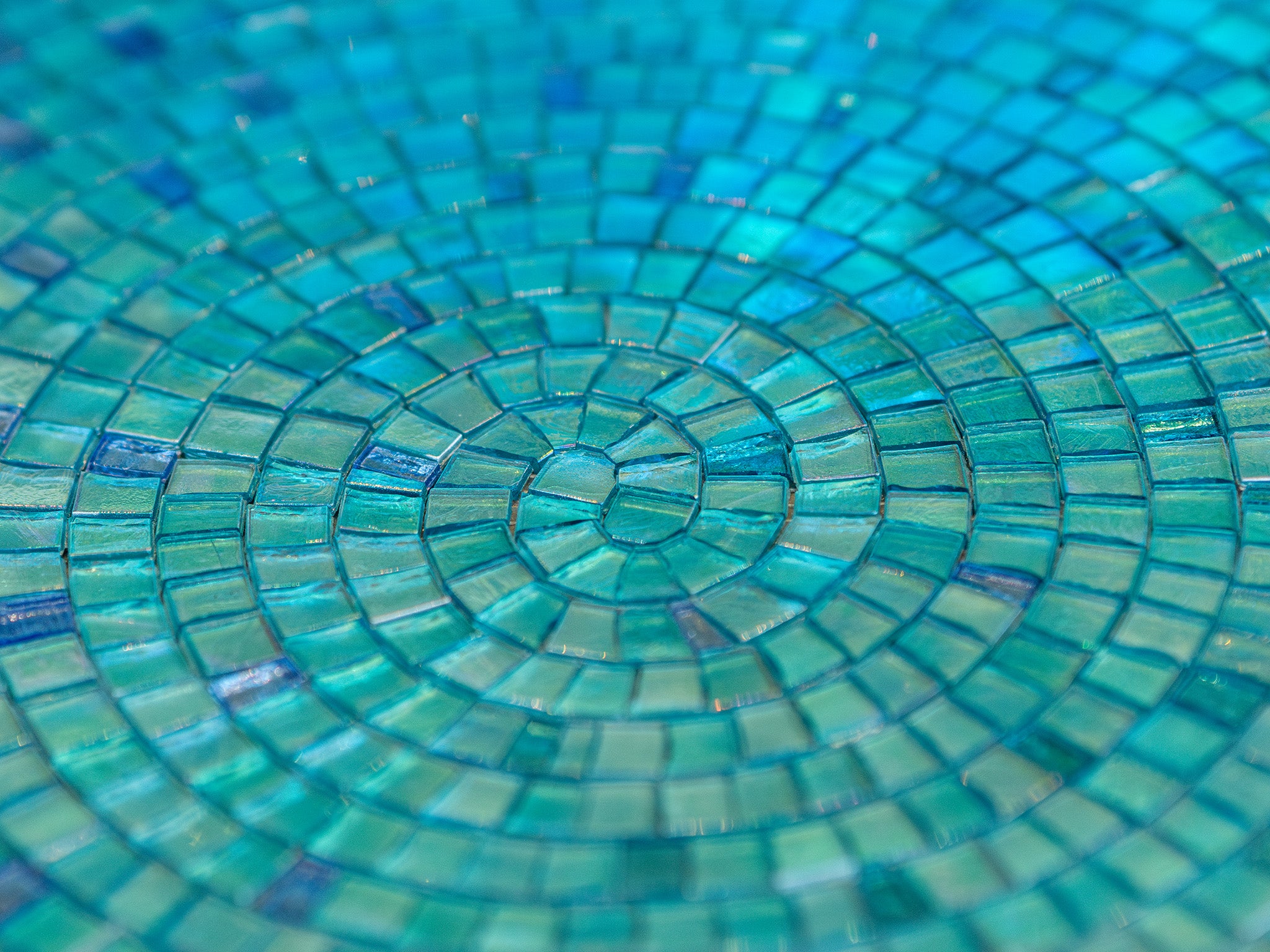 Round premium glass basin in Turquoise. Fluted interior finish, matching glass mosaics of Italian craftsmanship by Sicis, available in the Tiamont online boutique for refined bathroom furniture.
