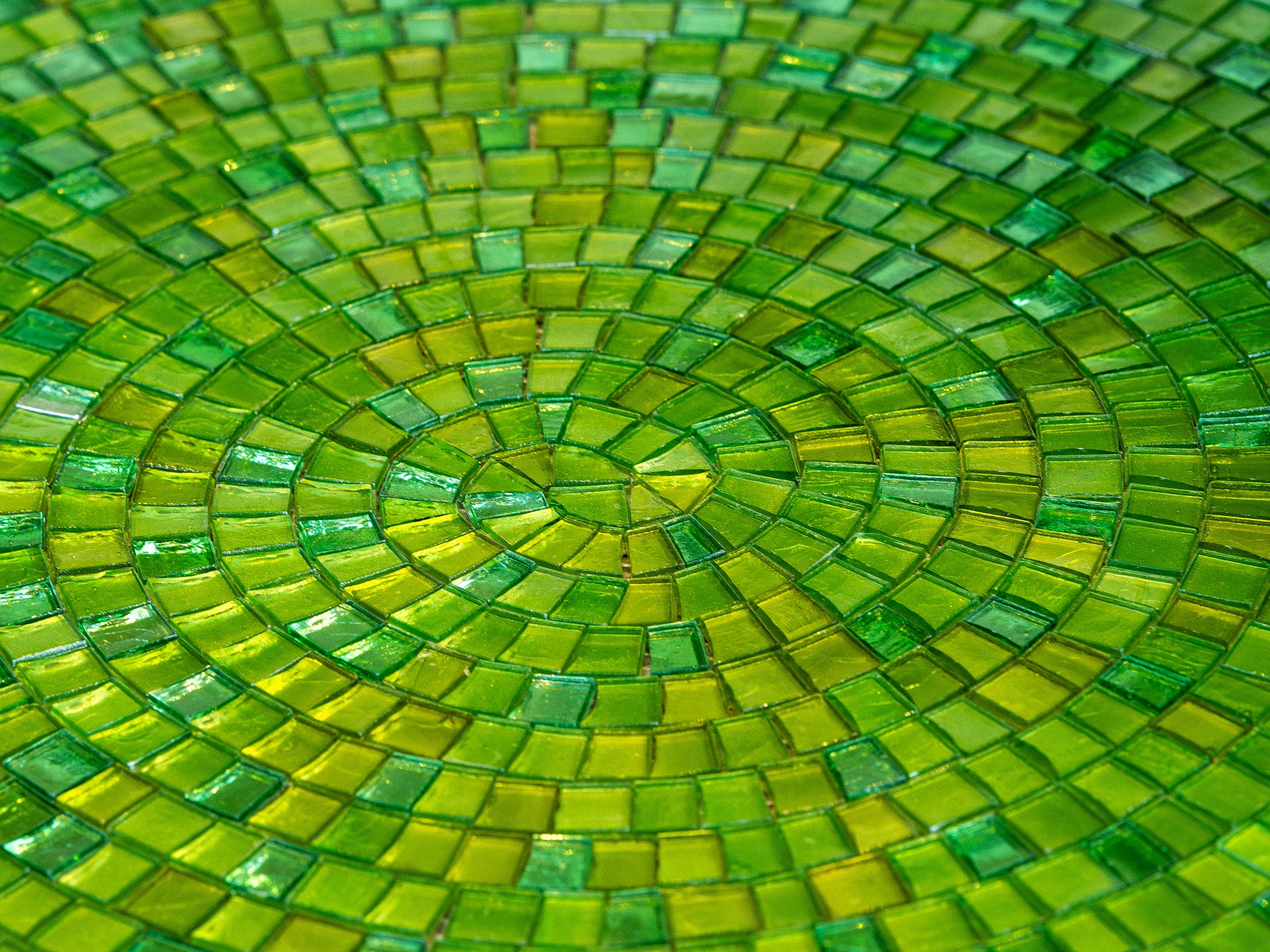 Round premium glass basin in Green. Together with the matching glass mosaics of Italian craftsmanship, available in the Tiamont online boutique for refined bathroom furniture.