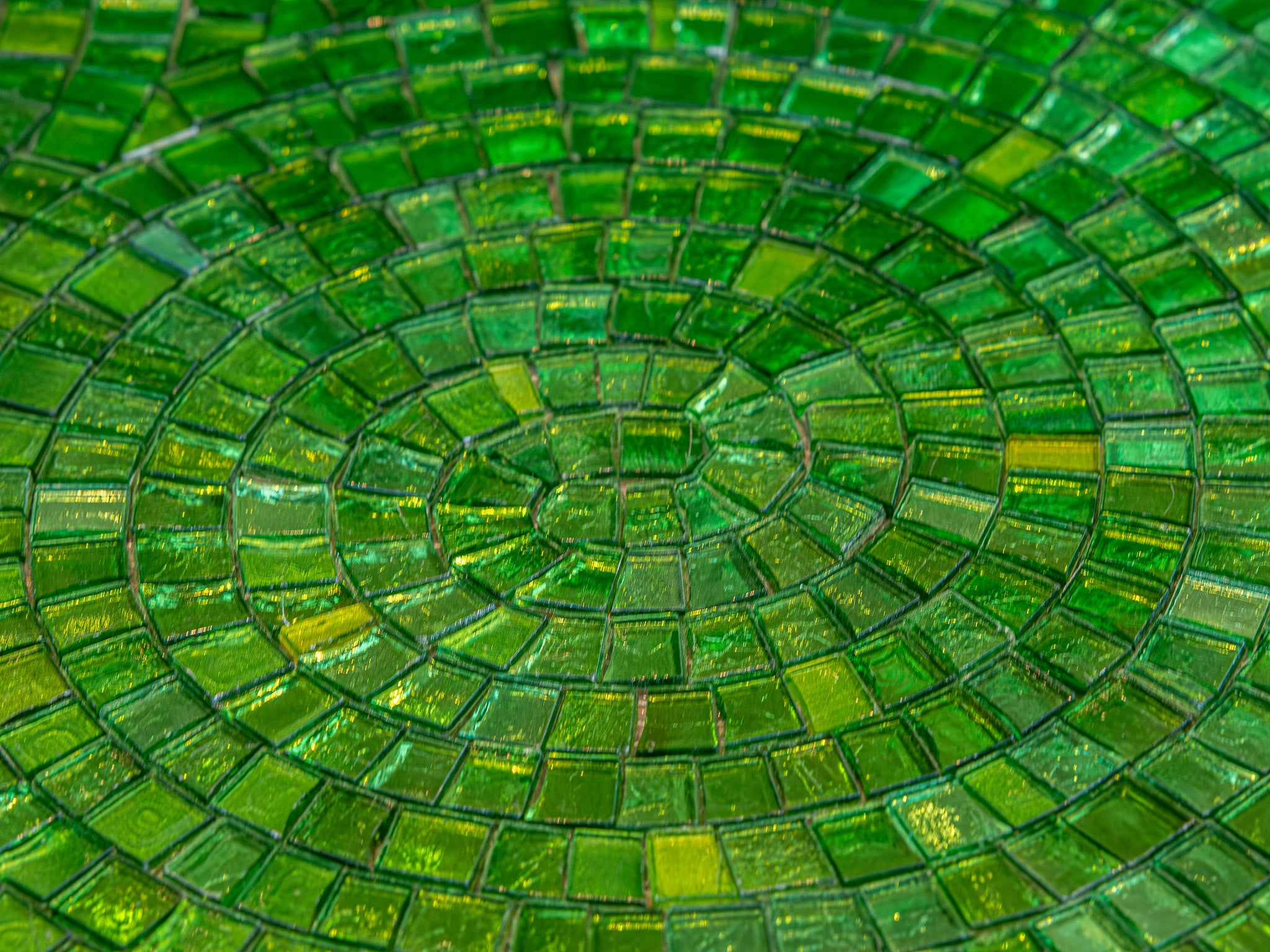 Pharaoh's Emerald Crown | Round premium glass basin