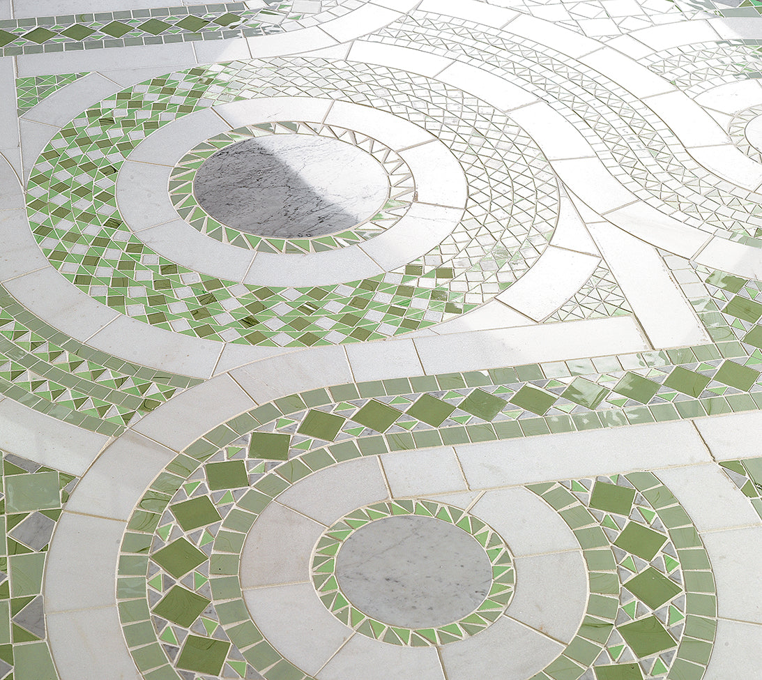 Italian elegance with the green marble mosaic tiles from the Cosmati collection by SICIS®. Welcome to Tiamont — we are happy to advise you.