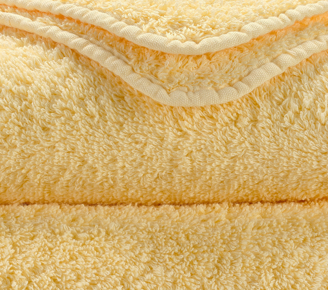 Premium towel set in the finest Giza 70 cotton in Yellow – luxurious bathroom textiles at the Tiamont shop, a perfect match for refined bathroom furniture and stylish interiors. Handmade in Portugal. Premium towel set in the finest Giza 70 cotton in Grey – luxurious bathroom textiles at the Tiamont shop, a perfect match for refined bathroom furniture and stylish interiors. Handmade in Portugal. 