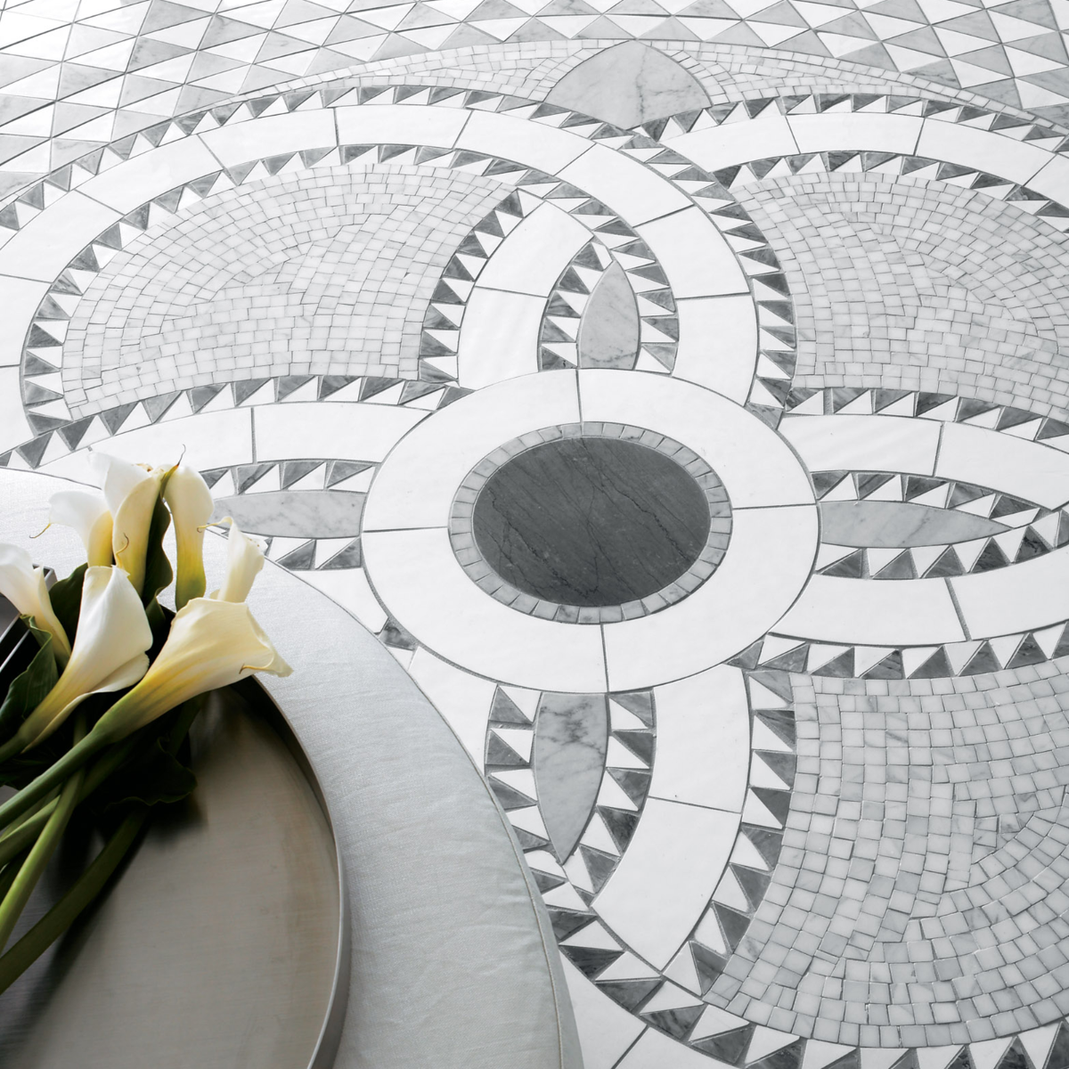 SICIS® marble mosaic tiles in Grey for spas, interiors, exteriors, foyers, terraces, floors and walls. Also included: the finest marble tiles in Beige. At Tiamont we are happy to advise you. 