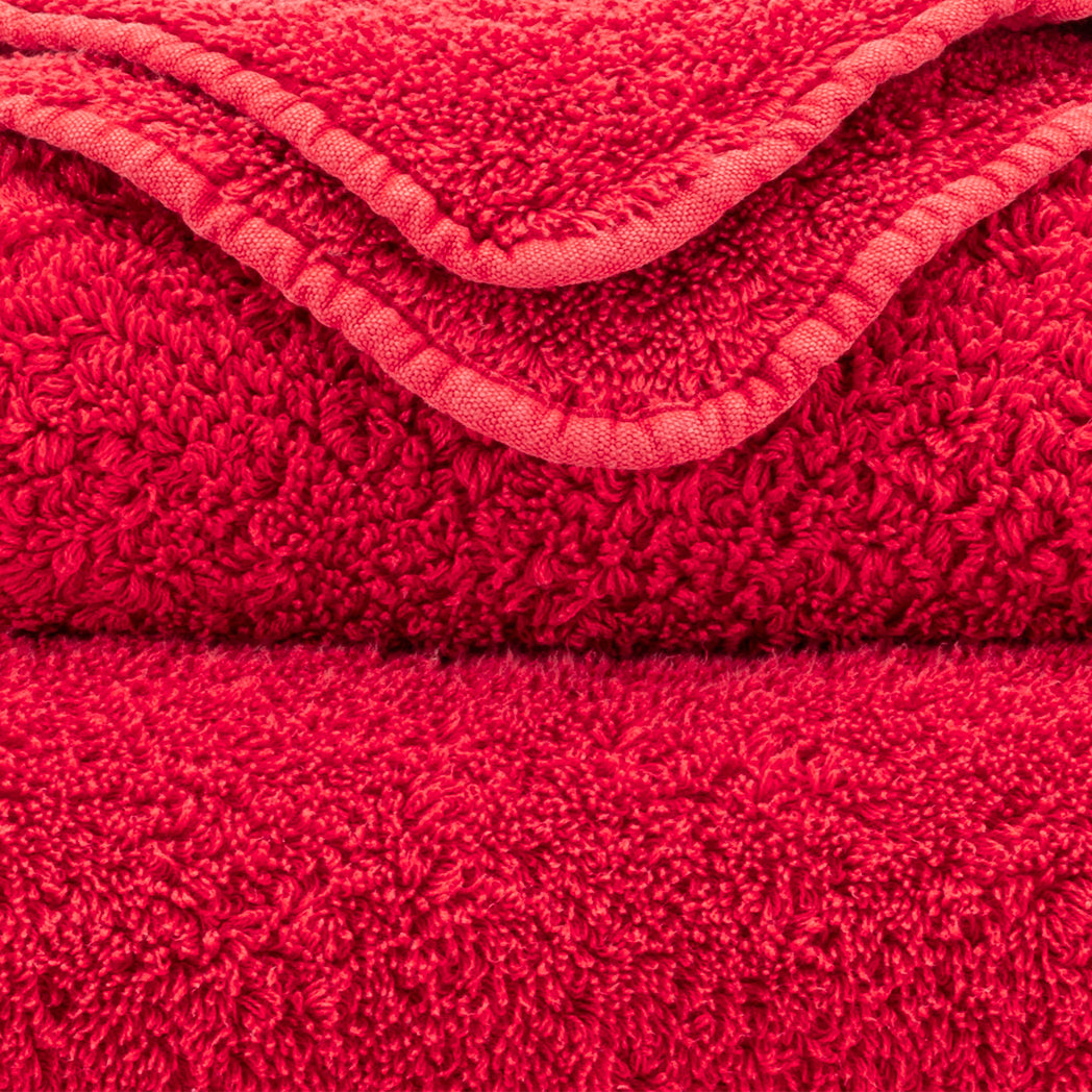 Detail der Super Pile Frottierschlingen in Carmin 564 – ägyptische Baumwolle, 700 g/m²
