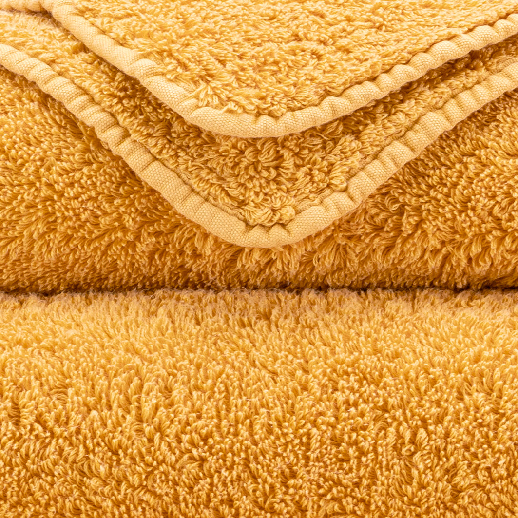 Detail der Super Pile Frottierschlingen in Curcuma 870 – ägyptische Baumwolle, 700 g/m²