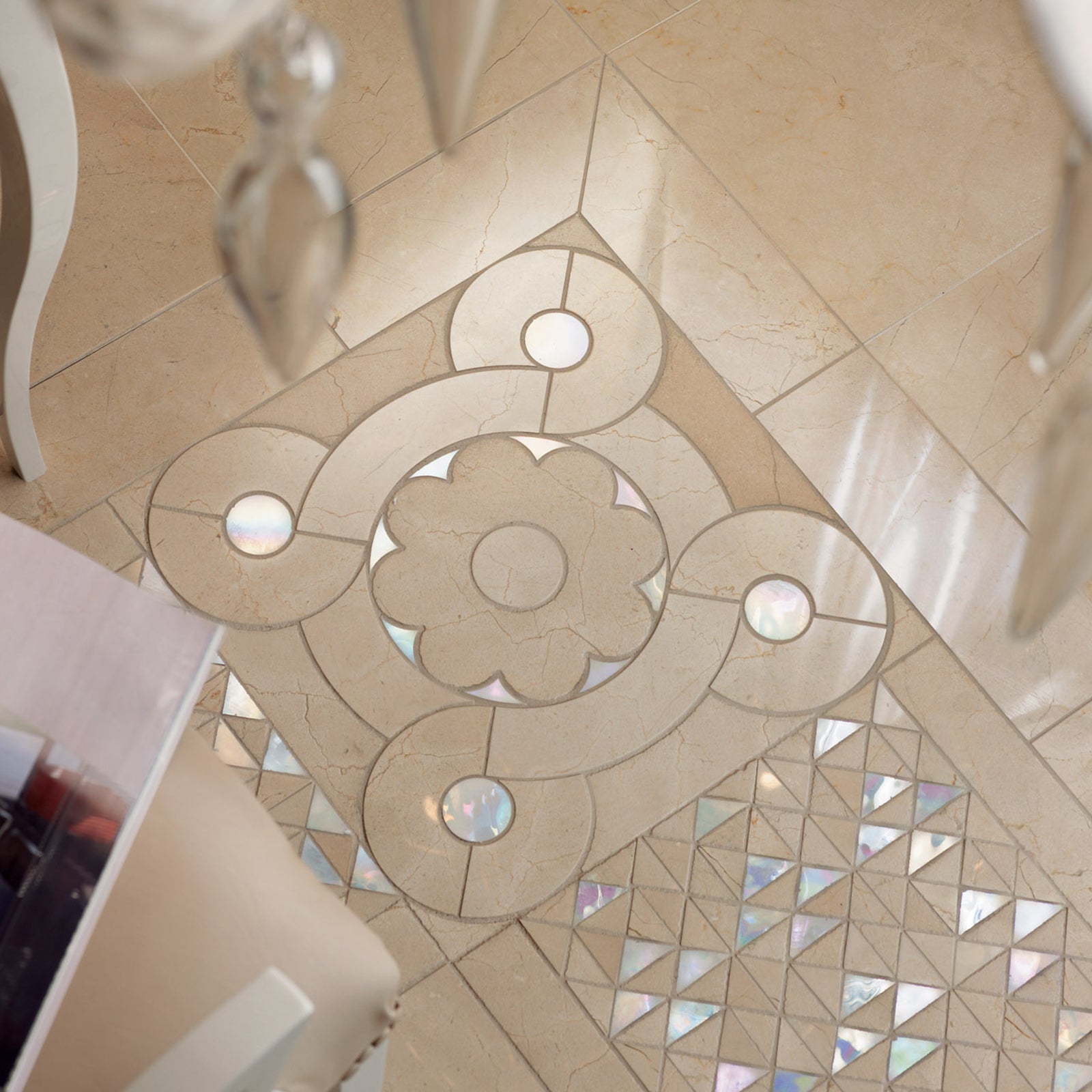 Discover high-quality marble tiles in Beige and marble mosaic tiles as well as further exclusive options at Tiamont. Benefit from our service with guidance throughout your purchase. Perfect your bathroom with the luxurious marble tiles in Beige from Sicis® Italy. Also available with a matching basin with base cabinet in Beige.