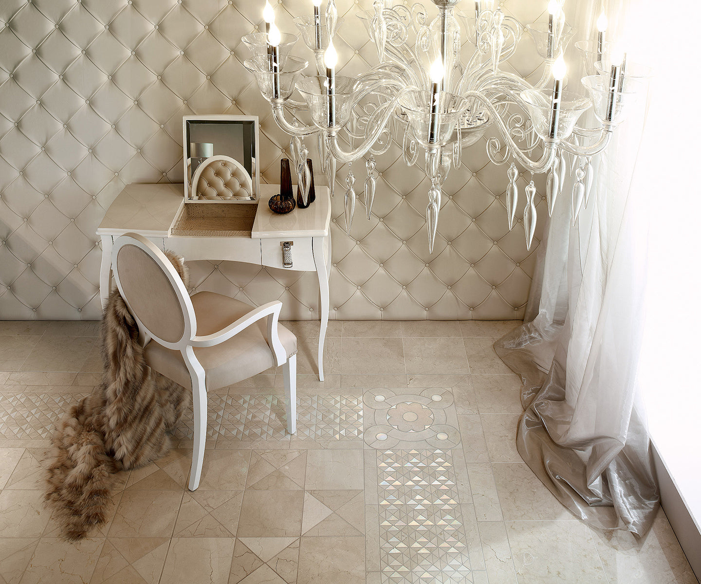 Discover high-quality marble tiles in Beige and marble mosaic tiles that lend your bedroom a pleasant calm and elegance. Benefit from our service with guidance throughout your purchase at Tiamont. Perfect your bathroom with the luxurious marble tiles in Beige from Sicis® Italy. Also available with a matching basin with base cabinet in Beige.