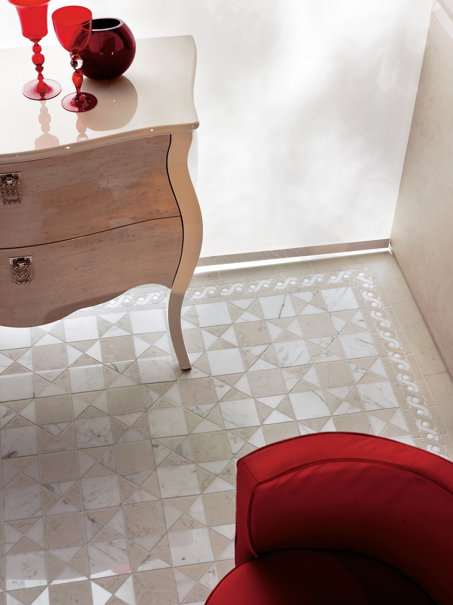 Discover high-quality marble tiles in Beige and marble mosaic tiles that lend your space a pleasant calm and elegance. Benefit from our service with guidance throughout your purchase at Tiamont. Perfect your bathroom with the luxurious Cosmati marble tiles in Beige from Sicis® Italy. Also available with a matching basin with base cabinet in Beige.