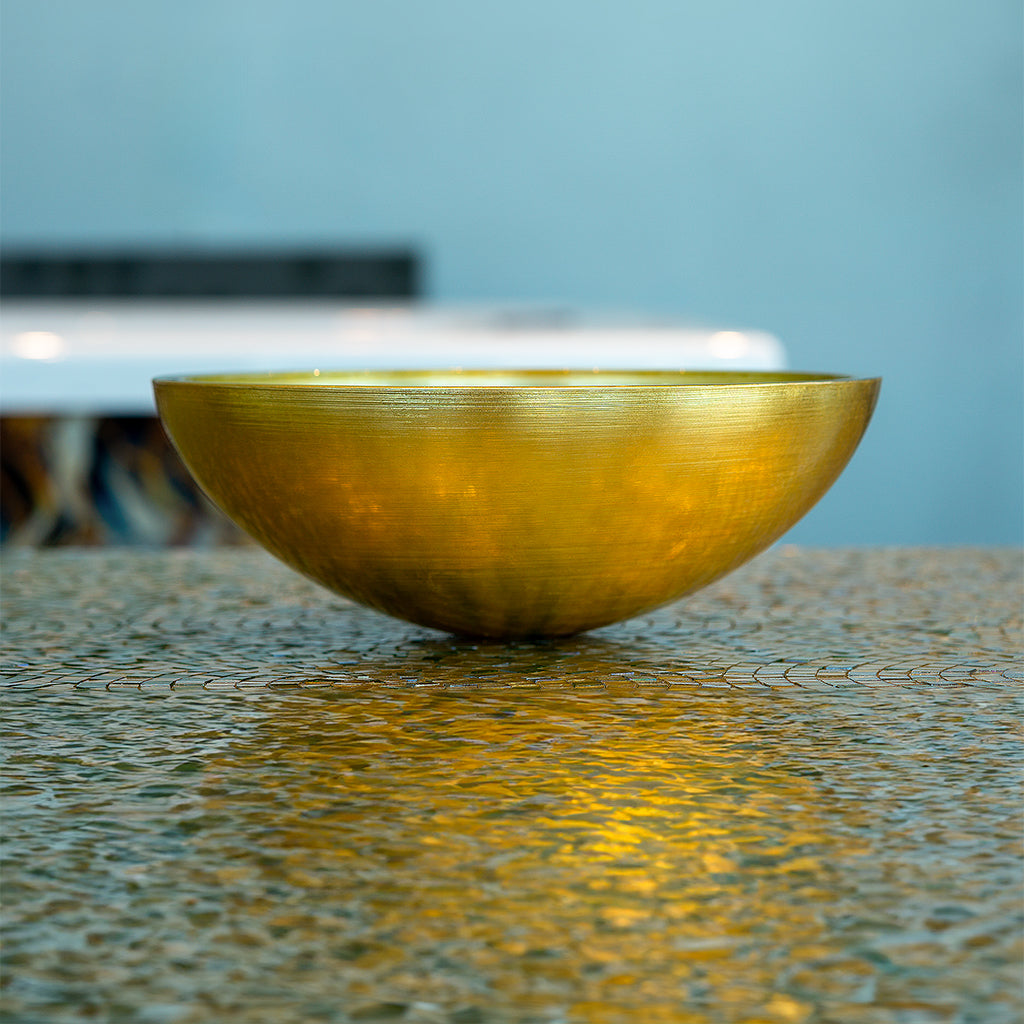 Round premium glass basin in Gold. Fluted interior finish, Italian craftsmanship by Sicis, available from the Tiamont online boutique for refined bathroom furniture.