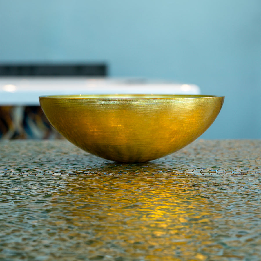 Round premium glass basin in Gold. Fluted interior finish, Italian craftsmanship by Sicis, available from the Tiamont online boutique for refined bathroom furniture.