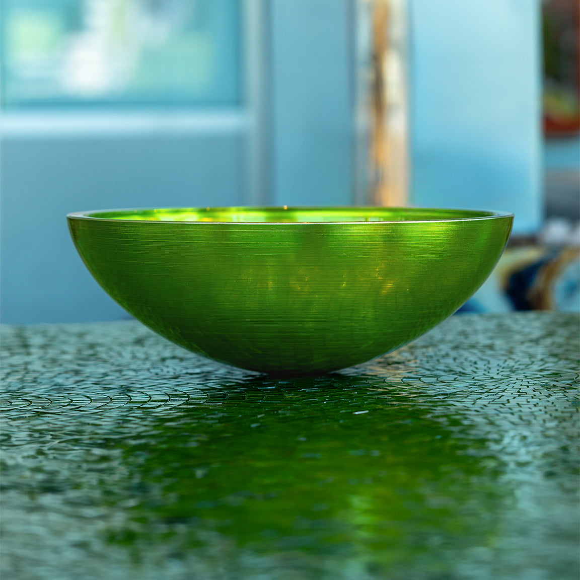 Round premium glass basin in Green. Fluted interior finish, Italian craftsmanship by Sicis, available from the Tiamont online boutique for refined bathroom furniture.