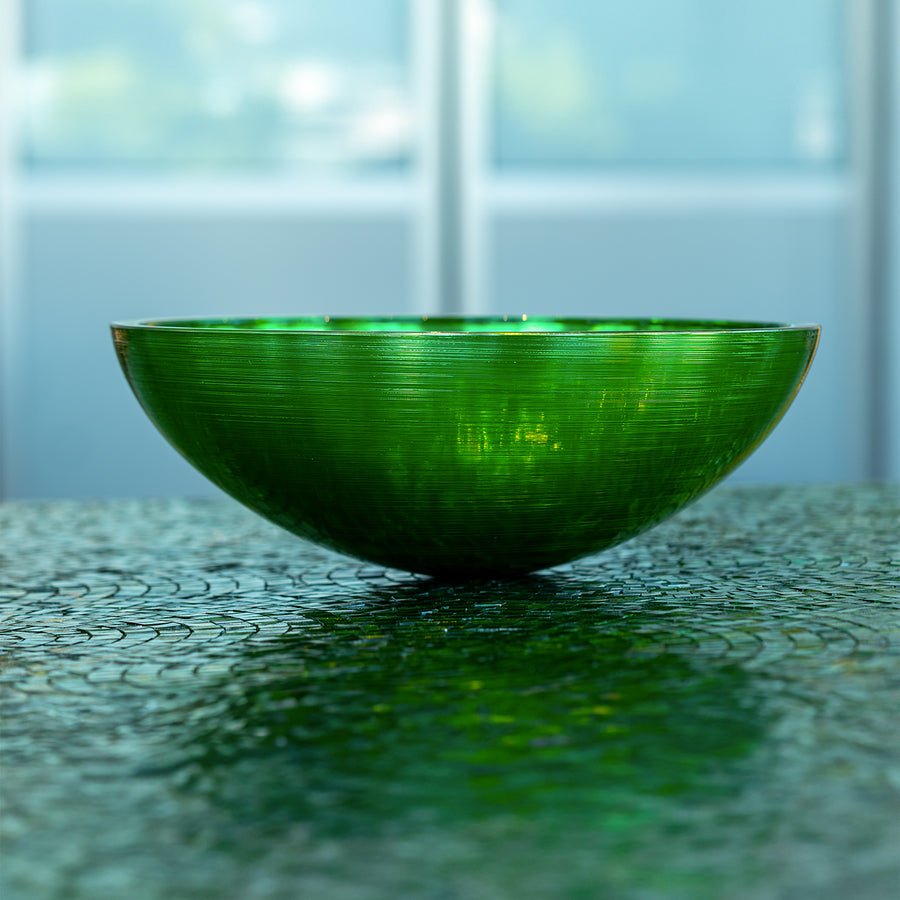 Round premium glass basin in Emerald Green. Fluted interior finish, Italian craftsmanship by Sicis, available from the Tiamont online boutique for refined bathroom furniture.
