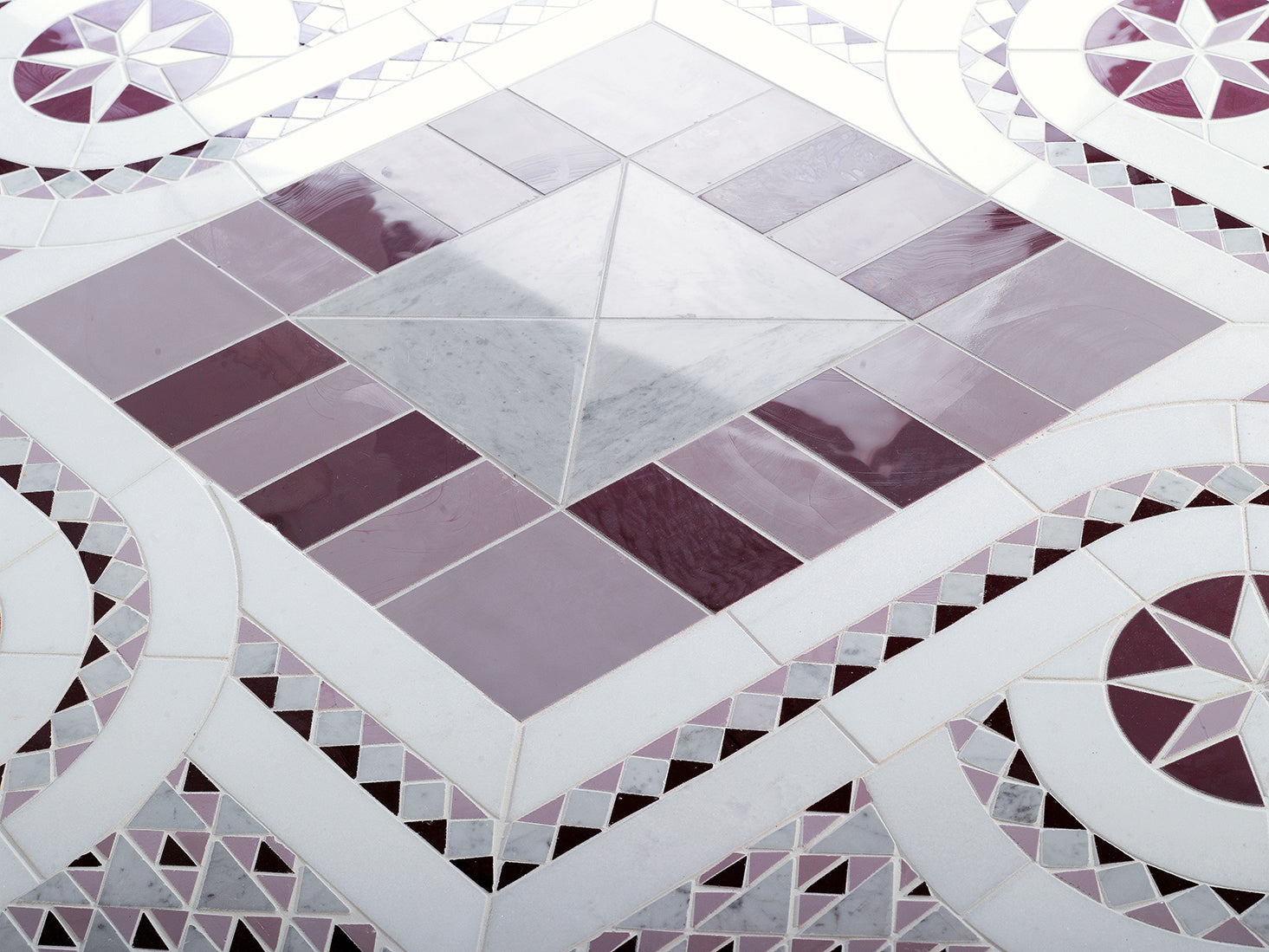 SICIS® marble mosaic tiles in pink for spas, indoor and outdoor areas, foyers, terraces, floors and walls. Request advice now. 