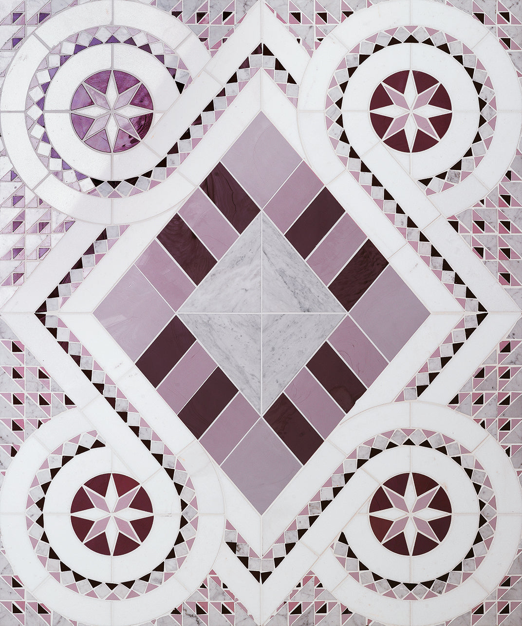 SICIS® marble mosaic tiles in pink for spas, indoor and outdoor areas, foyers, terraces, floors and walls. Discover them now at Tiamont.
