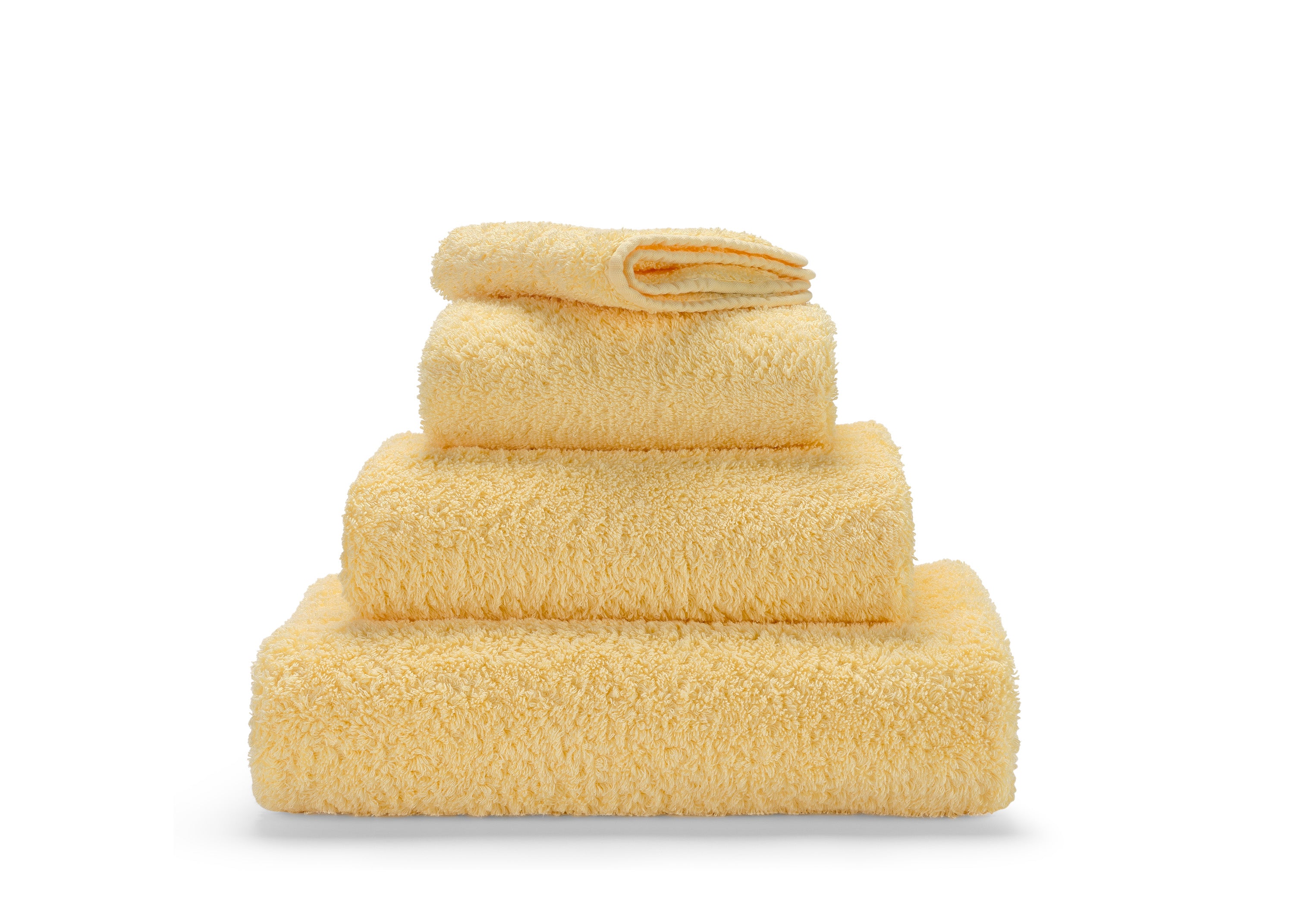 Premium towel set in the finest Giza 70 cotton in Yellow – luxurious bathroom textile at the Tiamont shop, matching refined bathroom furniture and stylish interiors. Handmade in Portugal. 