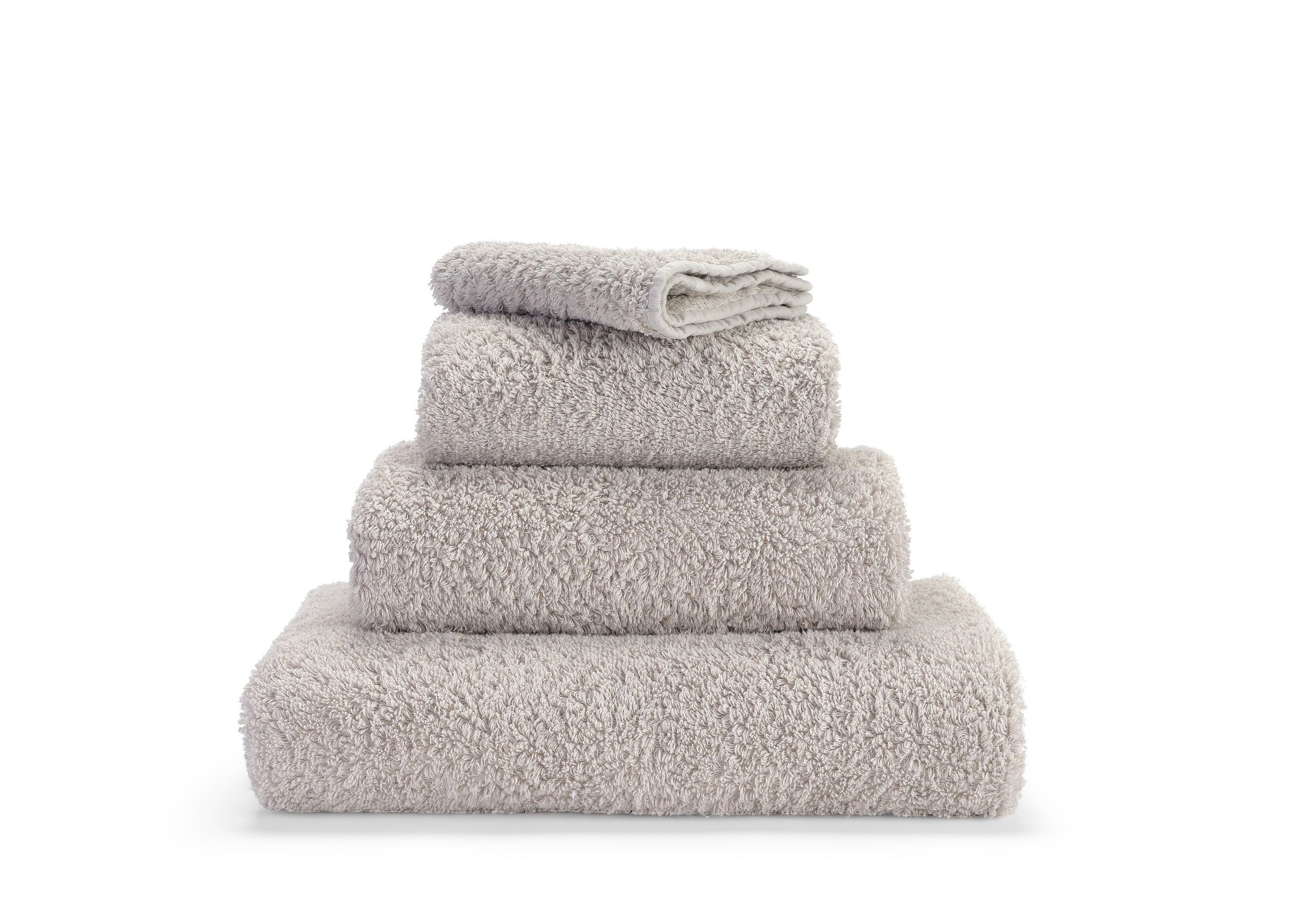 Premium towel set in finest Giza 70 cotton in grey – luxurious terry towelling from Tiamont, a perfect match for refined bathroom furniture and stylish interiors. Handcrafted in Portugal.