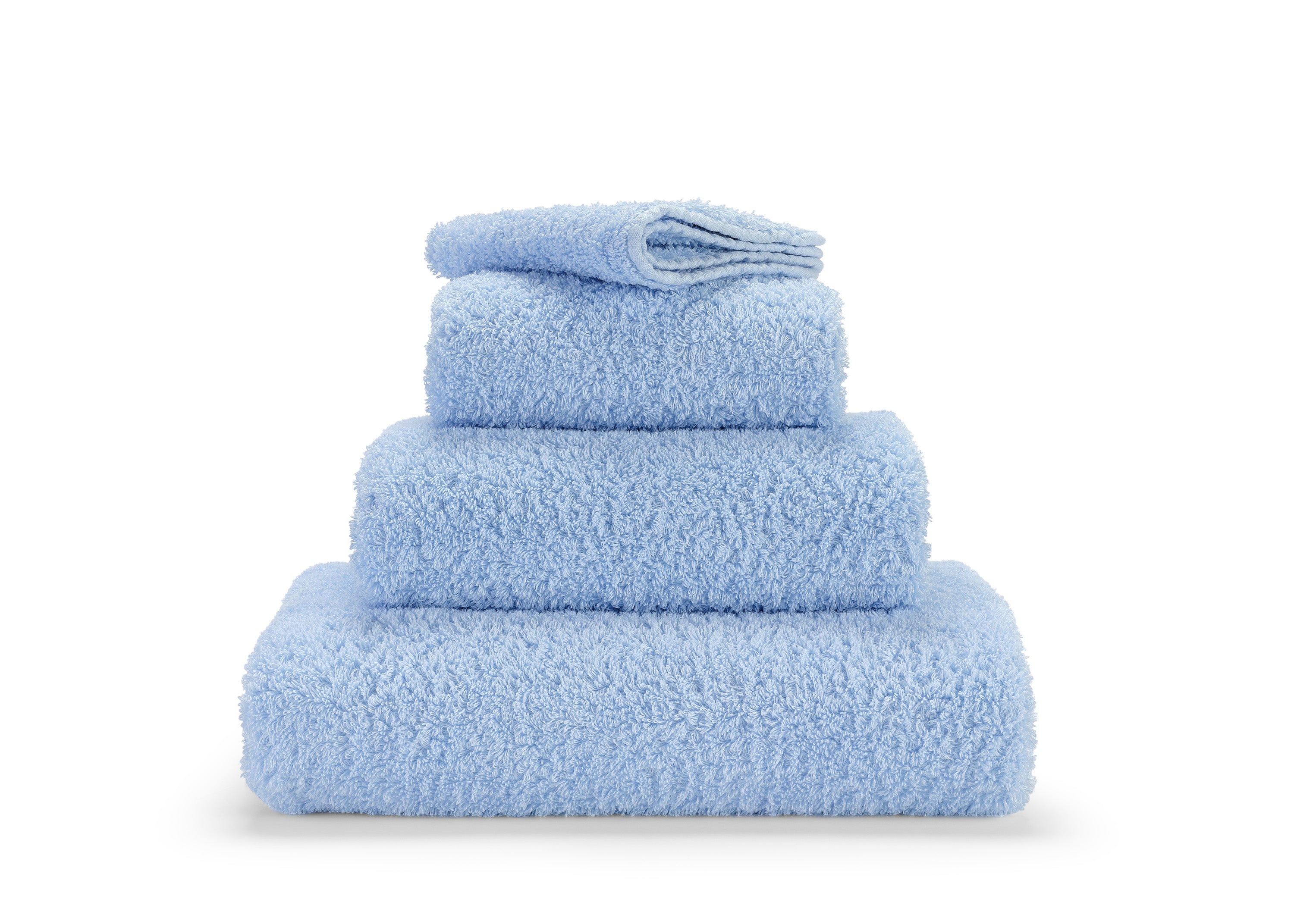 Premium towel set in finest Giza 70 cotton in light blue / baby blue – luxurious bathroom textiles in the Tiamont shop, a perfect match for refined bathroom furniture and stylish interiors. Handcrafted in Portugal. 