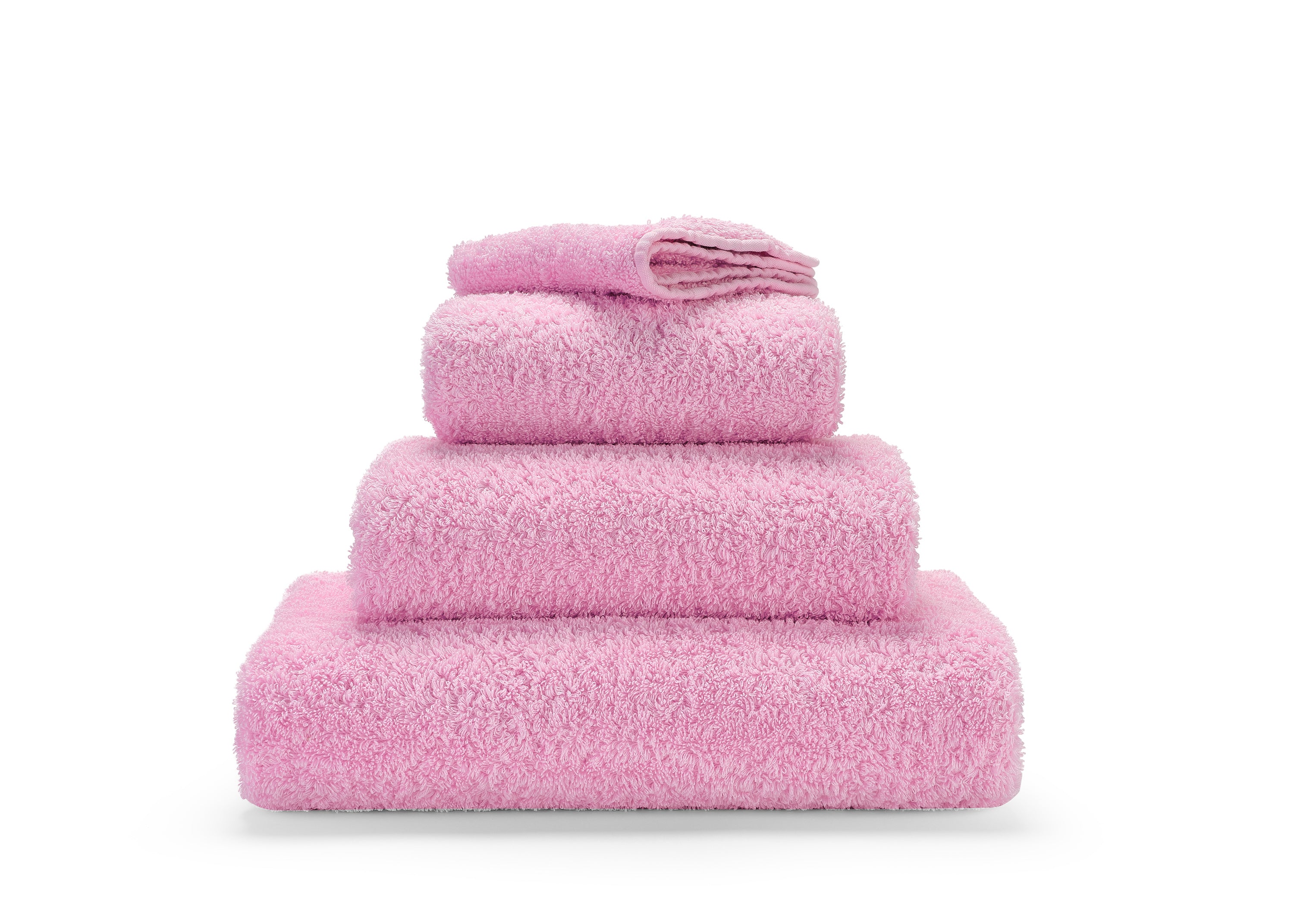 Premium towel set in finest Giza 70 cotton in pink – luxurious terry towelling in the Tiamont shop, a perfect match for refined bathroom furniture and stylish interiors. Handcrafted in Portugal. 