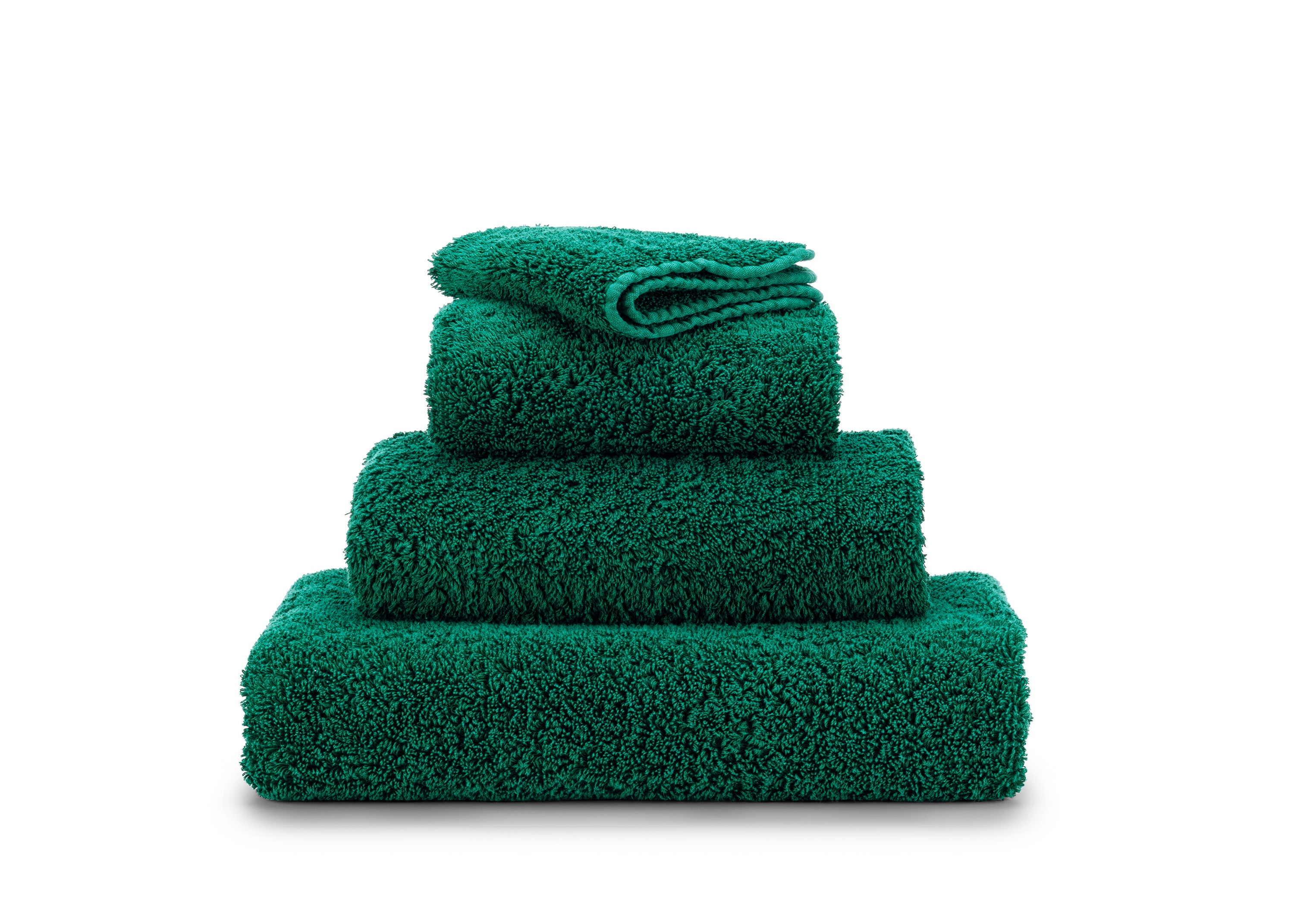Premium towel set in finest Giza 70 cotton in emerald/green – luxurious terry towelling from Tiamont, a perfect match for refined bathroom furniture and stylish interiors.