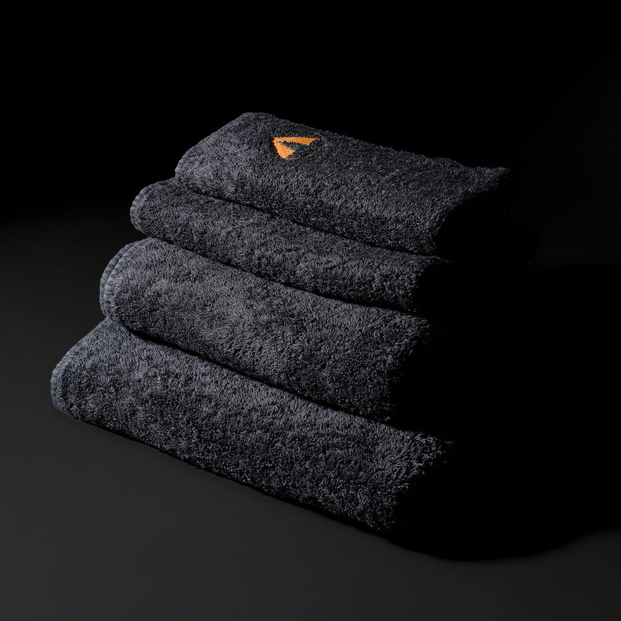 YIN premium towel set in black and gold, made from Egyptian Giza 70 cotton